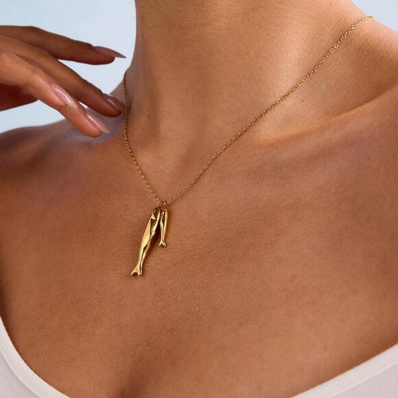 Fish Pendant Necklace Stainless Steel Gold Dainty Ocean-Inspired Jewelry - Picture 8 of 9